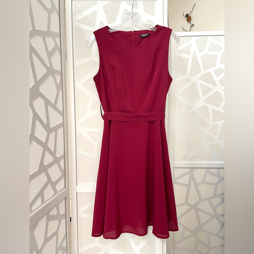 Women’s Sleeveless Burgundy Red Dress